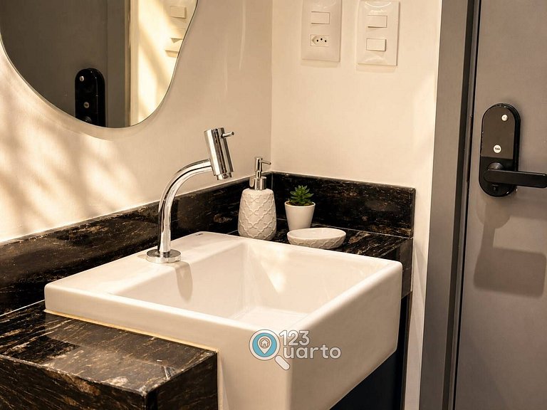 Apto Luxo ao Lado da Piscina  - 123Quarto #HCB605C
